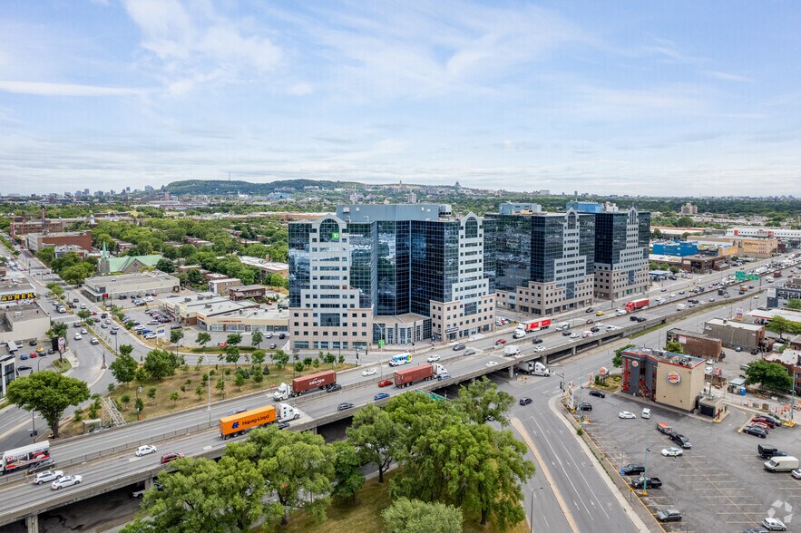 More Photos Of 110 Boul Crémazie O, Montréal Office For Lease