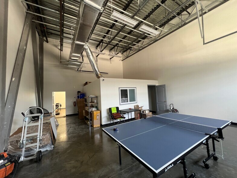 More Photos Of 4227 S Main St, Stafford Light Manufacturing For Lease