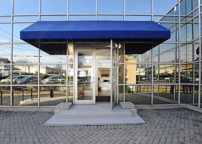 More Photos Of 177 W Putnam Ave, Greenwich Office For Lease