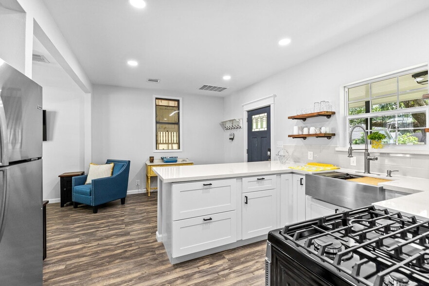 More Photos Of 404 W 3rd St, League City Manufactured Housing Mobile Home Park For Sale