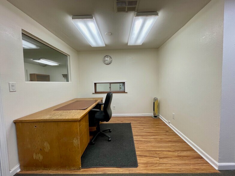 More Photos Of 821 W Main St, El Cajon Flex For Lease