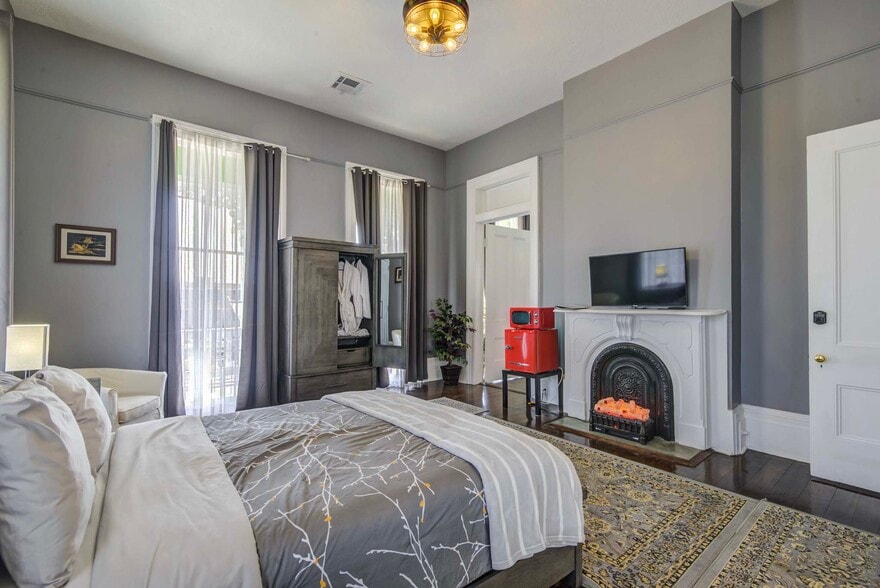 More Photos Of 1502 Market St, Galveston Hospitality For Sale