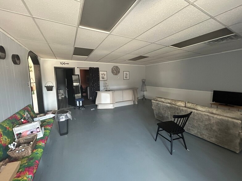 More Photos Of 7 E Muskegon St, Kent City Storefront Retail Residential For Sale