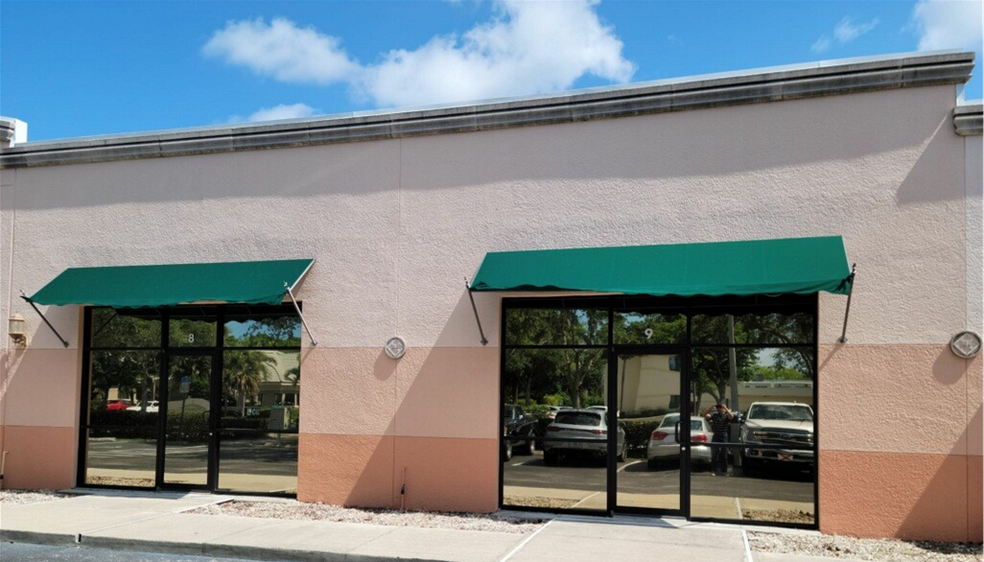 More Photos Of 2805 S Horseshoe Dr, Naples Showroom For Lease