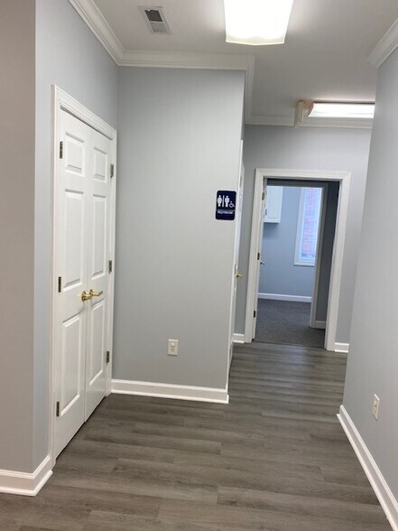 More Photos Of 8402 Six Forks Rd, Raleigh Office For Lease