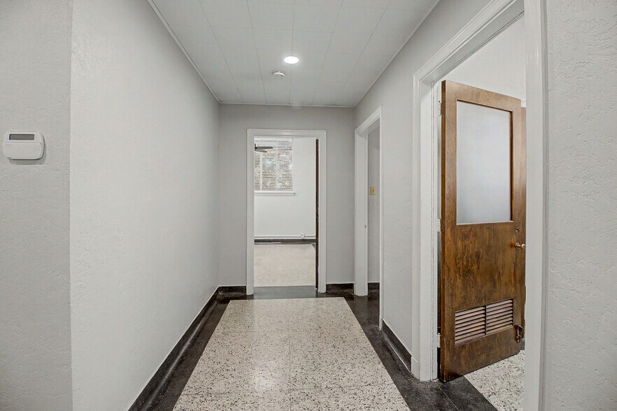 More Photos Of 903 S Texas Ave, College Station Office For Lease