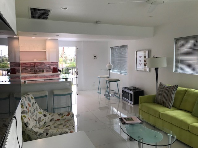 More Photos Of 560-562 S Indian Canyon Dr, Palm Springs Storefront Retail Residential For Lease