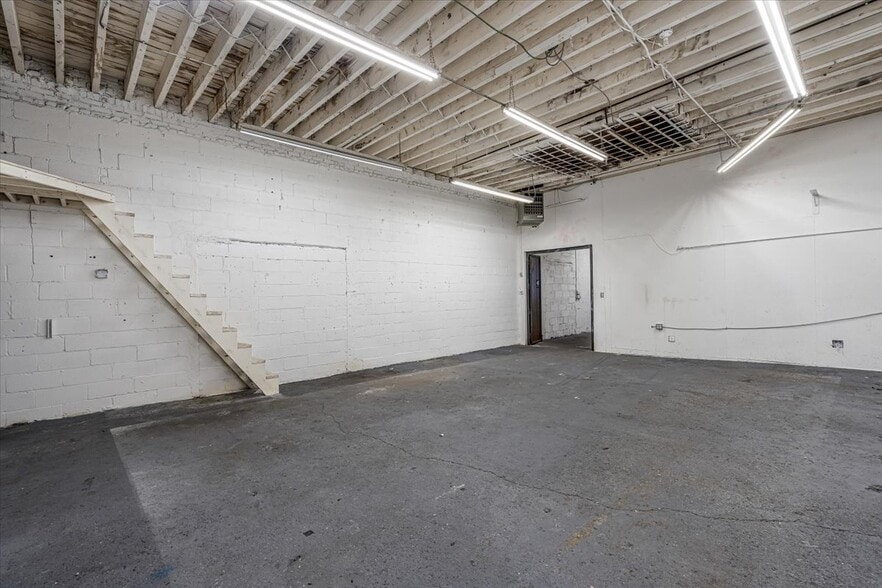 More Photos Of 112 Troutman St, Brooklyn Warehouse For Lease