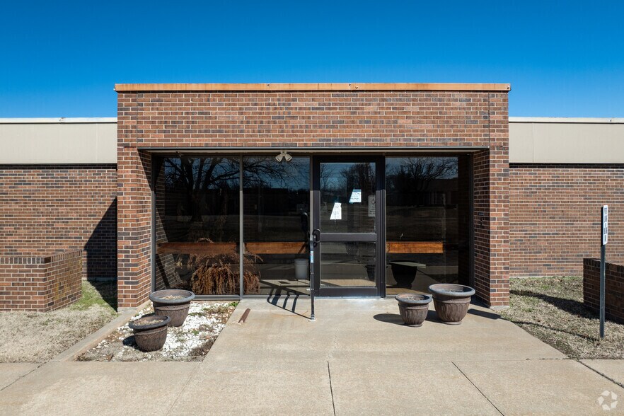 More Photos Of 100 E Helen St, Herington Healthcare For Sale