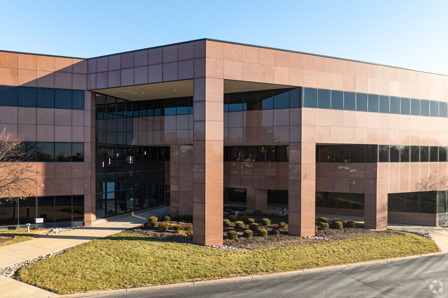 More Photos Of 15450 S Outer Forty, Chesterfield Office For Sale