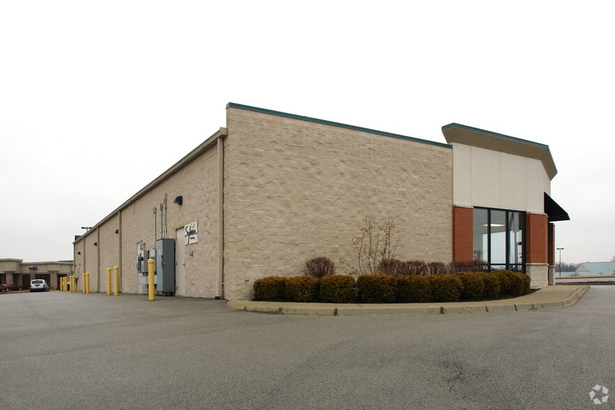 More Photos Of 4008 Northside Dr, New Albany Freestanding For Lease