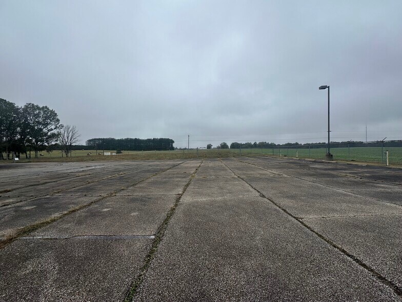 More Photos Of 645 Lucy Black Rd, Bolivar Office Residential For Sale