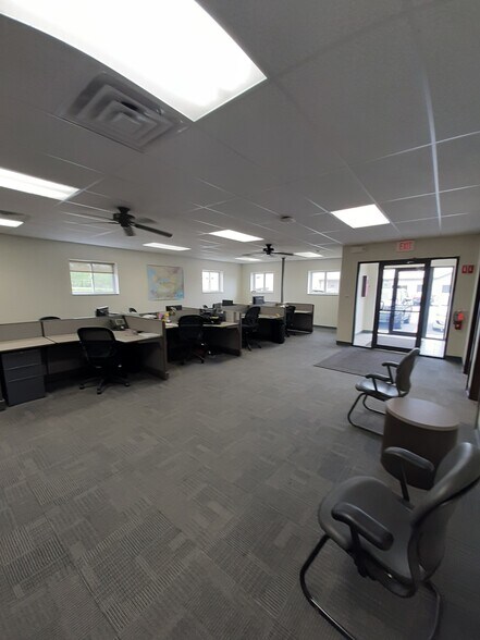 More Photos Of 5644 Tec Dr, Avon Light Distribution For Lease