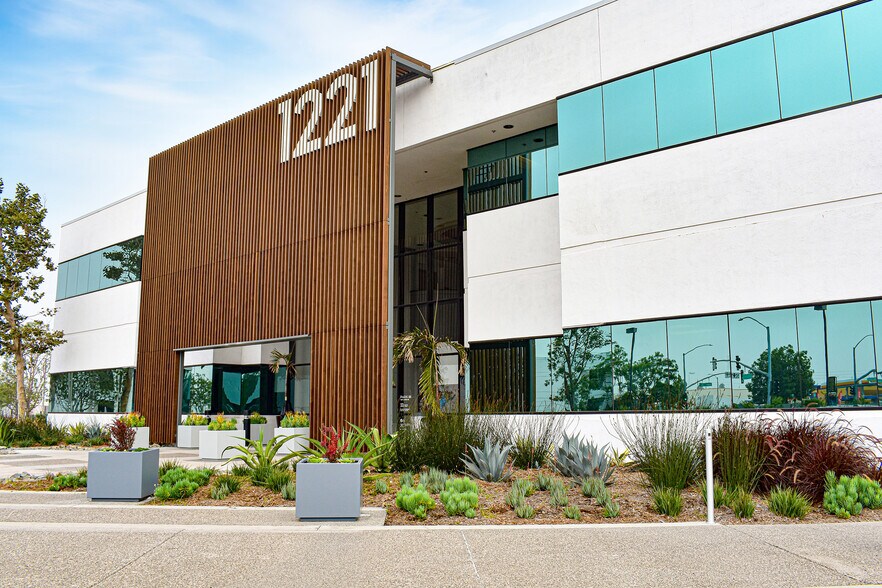 More Photos Of 1221 E Dyer Rd, Santa Ana Unknown For Sale