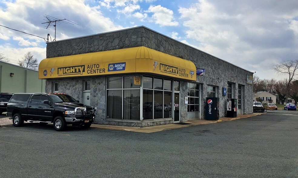 Primary Photo Of 200 E Pulaski Hwy, Elkton Auto Repair For Sale