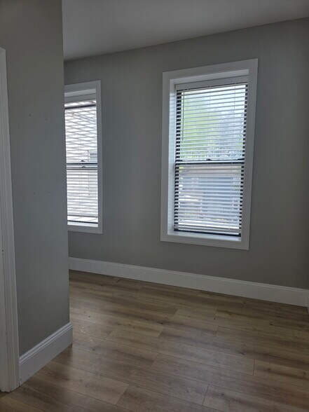 More Photos Of 8 Pennsylvania Ave, Matamoras Office For Lease