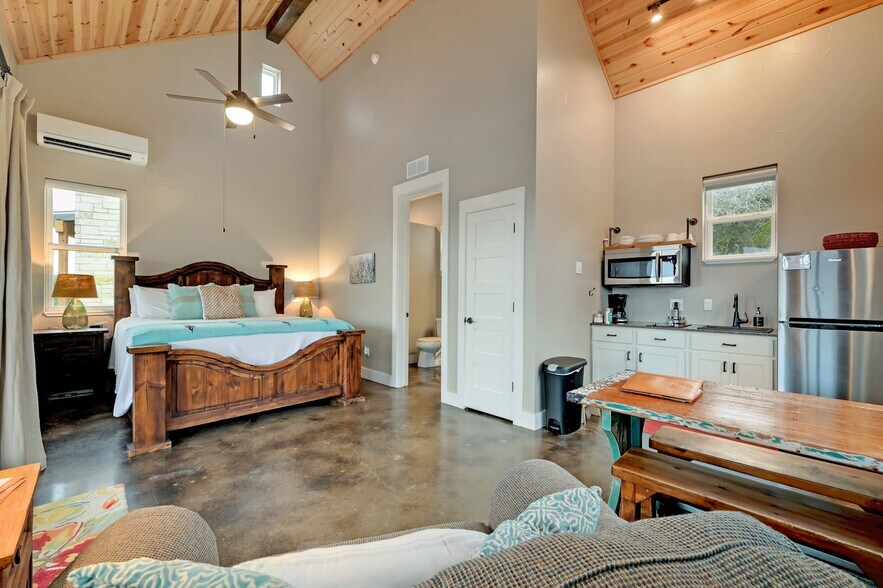 More Photos Of 7400 McGregor Ln, Dripping Springs Hotel For Sale