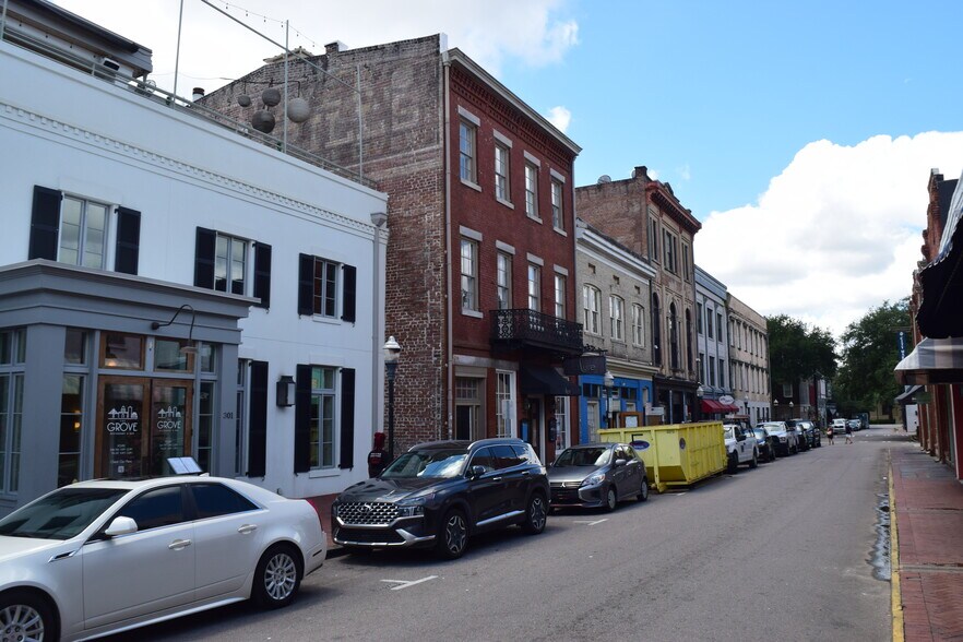 More Photos Of 309 W Congress St, Savannah Restaurant For Lease
