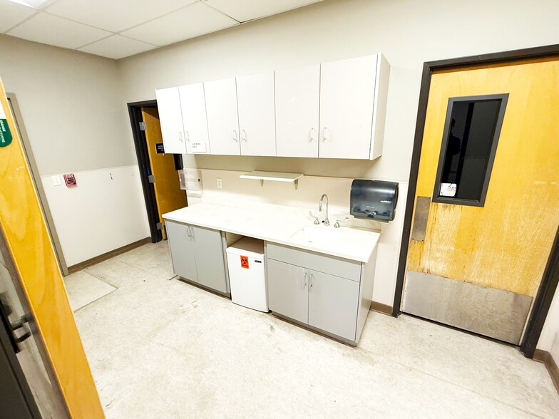 More Photos Of 901 Los Coches Rd, Soledad Medical For Lease