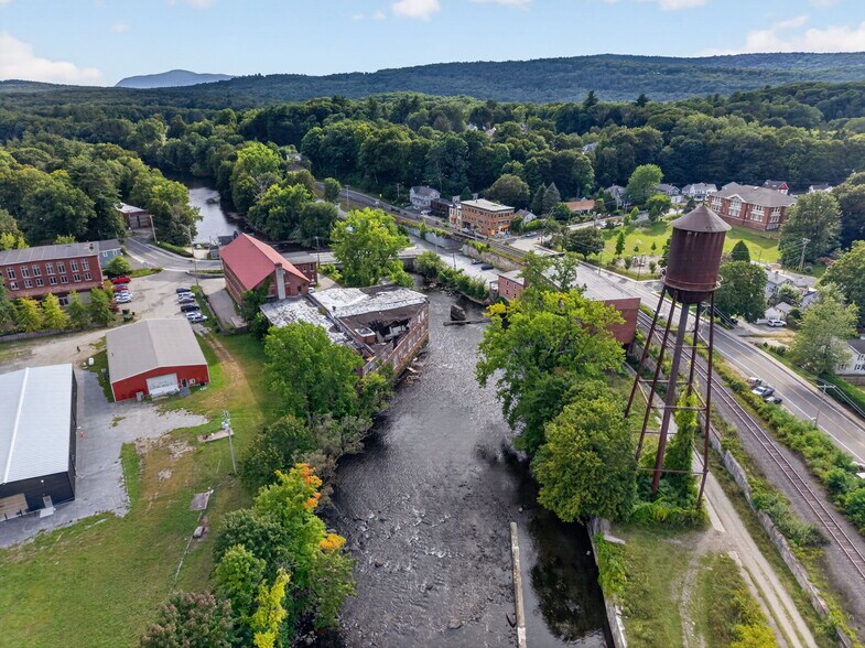 More Photos Of 420 Park St, Housatonic Flex For Sale