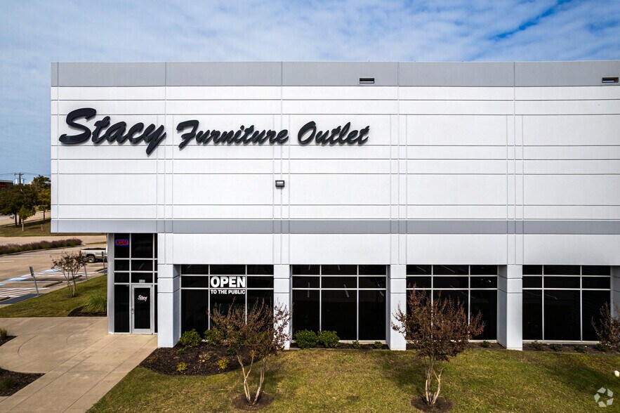 More Photos Of 709 Enterprise Dr, Flower Mound Distribution For Lease