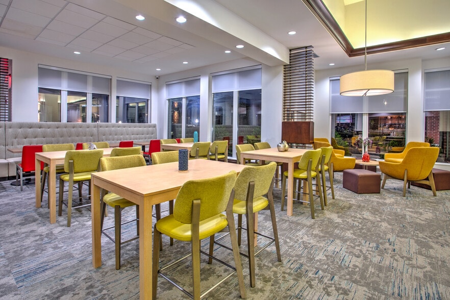 More Photos Of 1300 Cinema Way, Benton Harbor Hotel For Sale