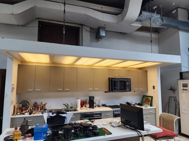 More Photos Of 34 Loring St, Springfield Research And Development For Sale