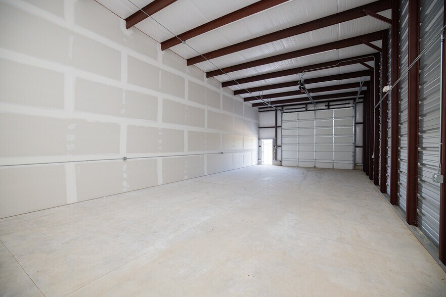 More Photos Of 1532 E Mason Dr, Kechi Self Storage For Sale