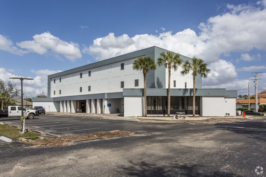 More Photos Of 2500 Airport Rd S, Naples Office For Lease