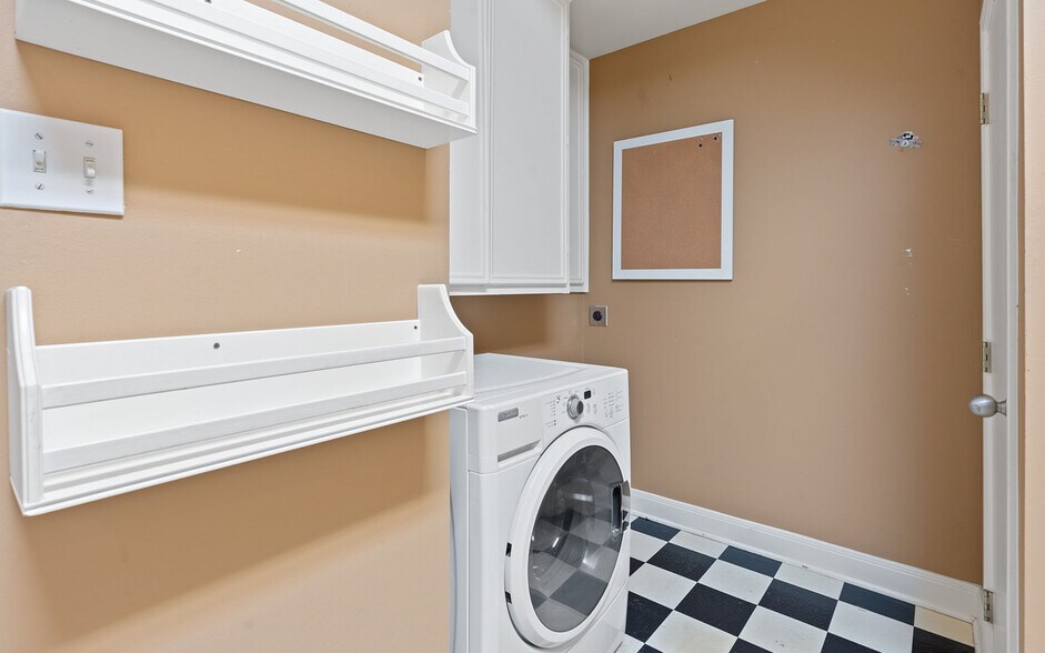 More Photos Of 762 S Guadalupe St, Lockhart Specialty For Sale