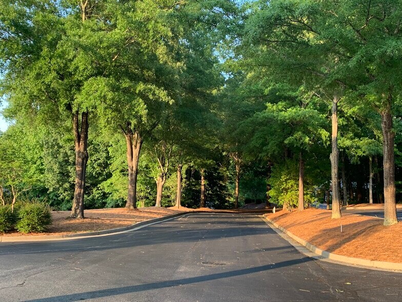 More Photos Of 555 Sun Valley Dr, Roswell Medical For Lease