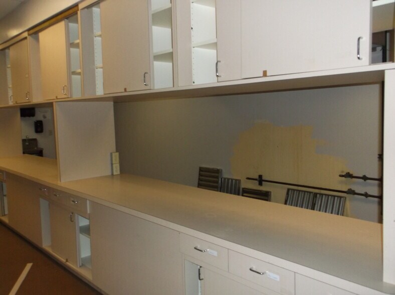 More Photos Of 130 W Larrabee St, Omro Office For Sale