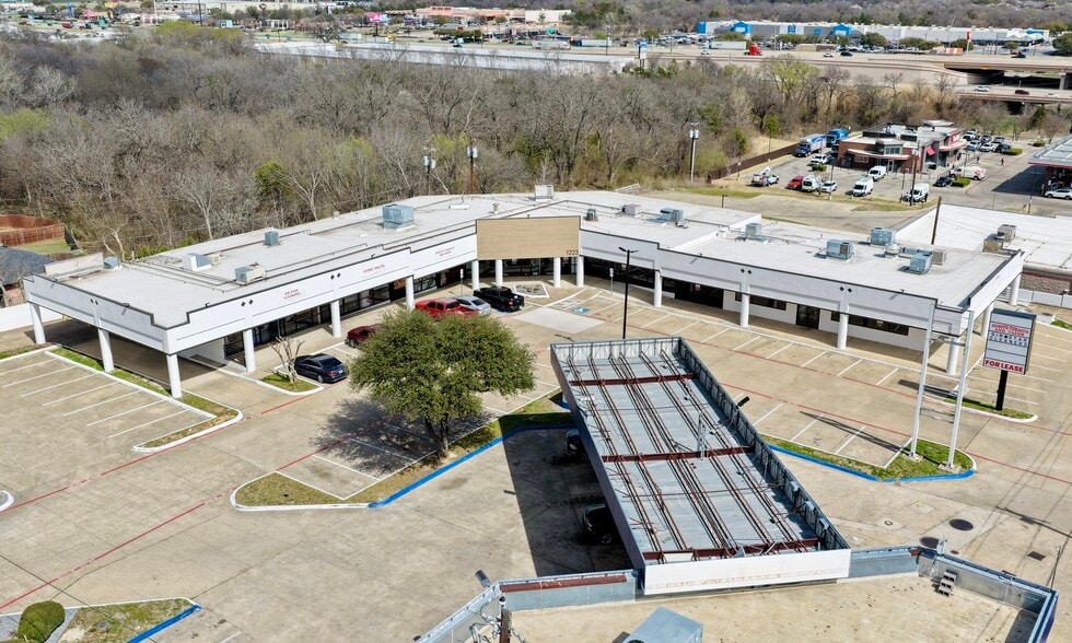 More Photos Of 1223 E Belt Line Rd, DeSoto Freestanding For Lease