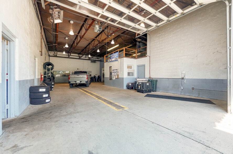 More Photos Of 1229 Country Club Rd, Fairmont Auto Dealership For Sale