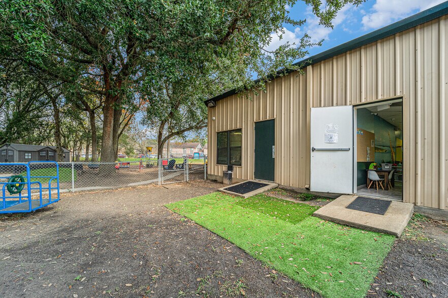 More Photos Of 3421 E Walnut St, Pearland Daycare Center For Sale