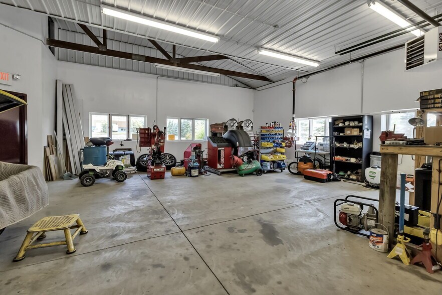 More Photos Of 7120 Seneca St, Elma Warehouse For Lease