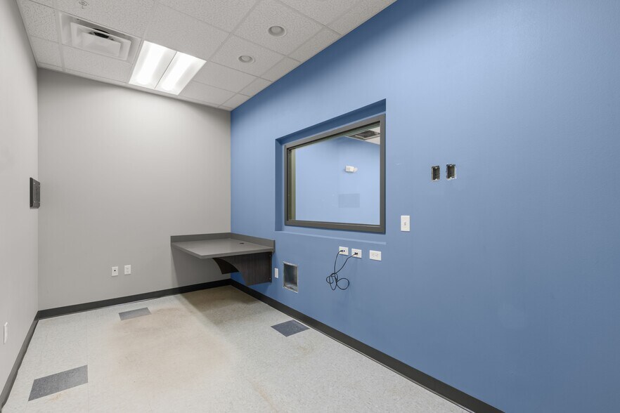 More Photos Of 2100 1st Ave S, Saint Petersburg Medical For Sale