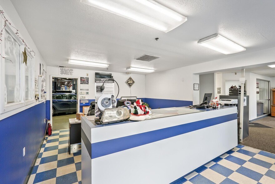 More Photos Of 555 N Pacific Hwy, Woodburn Auto Repair For Sale