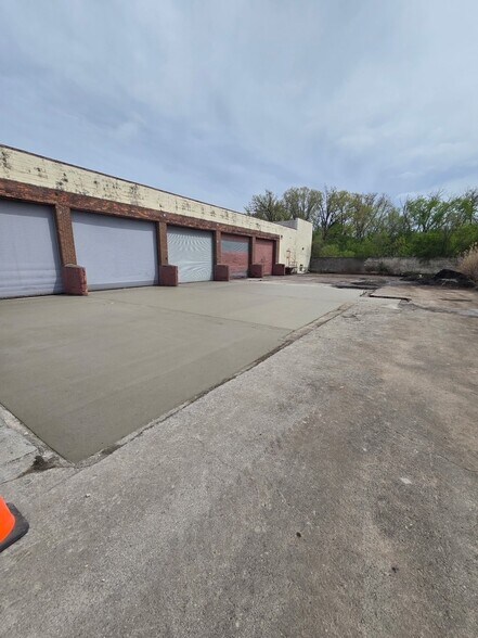 More Photos Of 8521 Lyndon St, Detroit Distribution For Lease