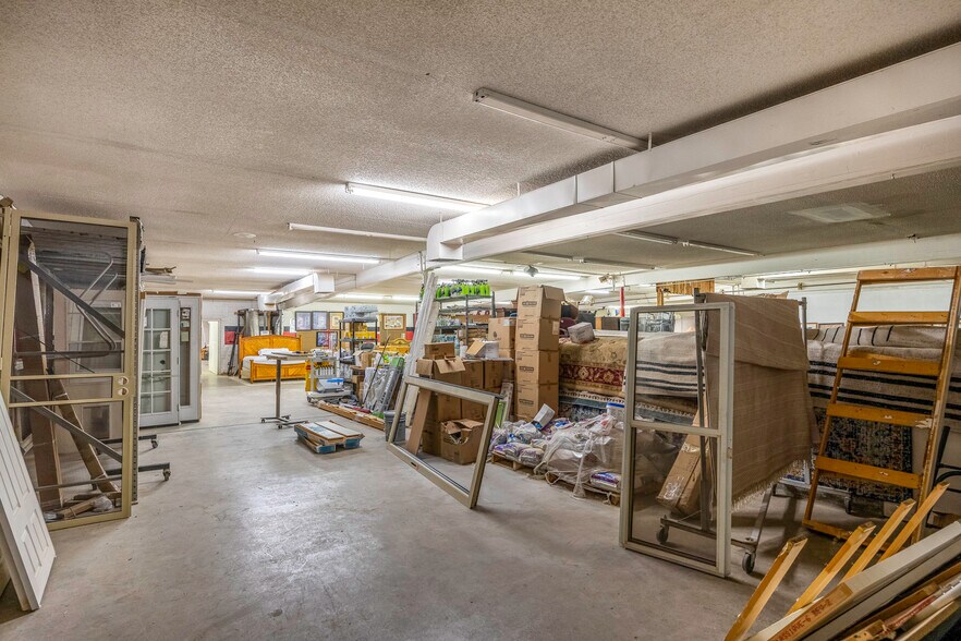 More Photos Of 655 W Cottonwood Ln, Casa Grande Showroom For Sale