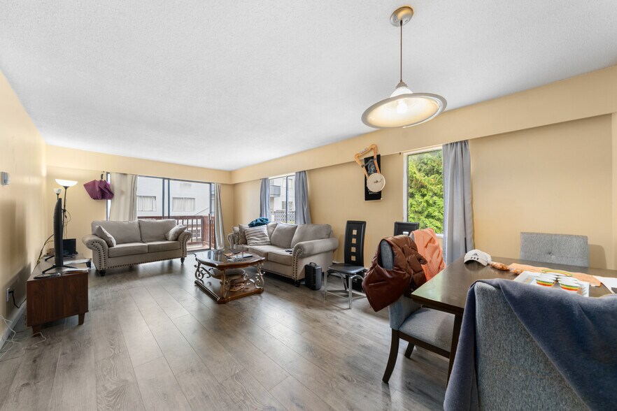 More Photos Of 325 Ash St, New Westminster Apartments For Sale