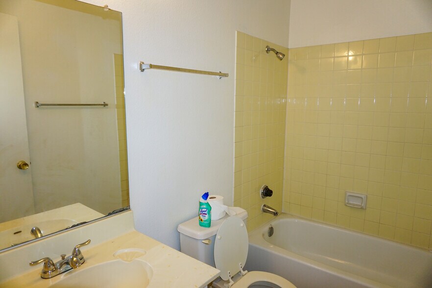 More Photos Of 2859 Wheelwright Dr, Las Vegas Apartments For Sale