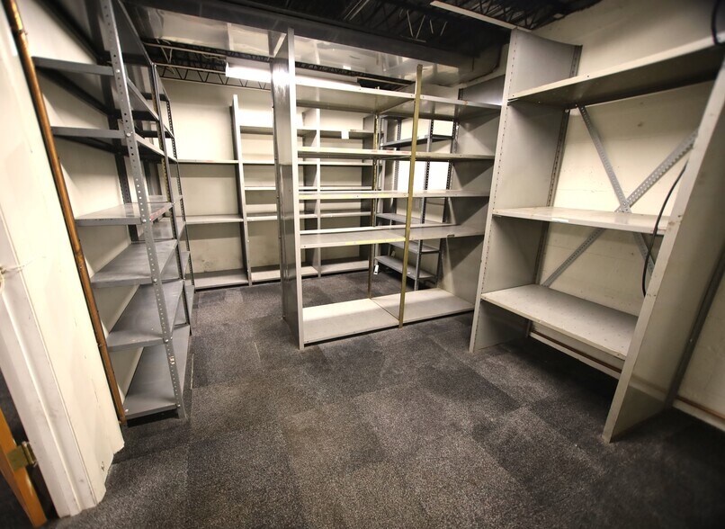 More Photos Of 326 Springside Ave, Pittsfield Office For Lease