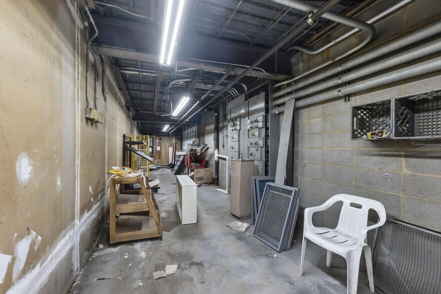 More Photos Of 121 S Sprigg St, Cape Girardeau Supermarket For Sale