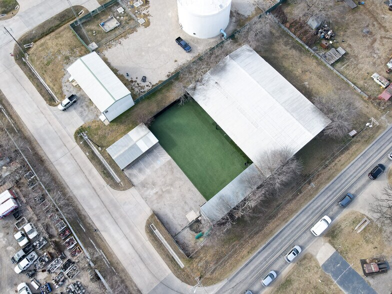 More Photos Of 415 Topeka Ave, Justin Warehouse For Sale