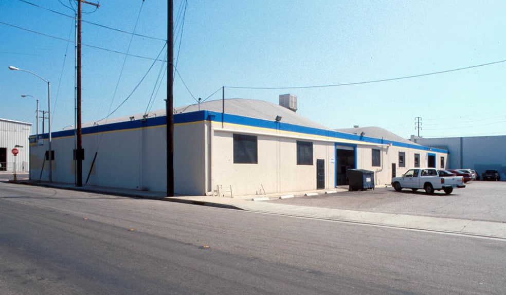 More Photos Of 8407-8415 Atlantic Ave, Cudahy Industrial For Lease