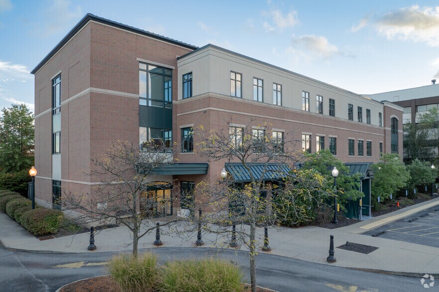 More Photos Of 6900 Pearl Rd, Middleburg Heights Medical For Lease