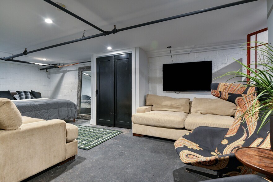 More Photos Of 729 State Route 18, East Brunswick Storefront For Sale