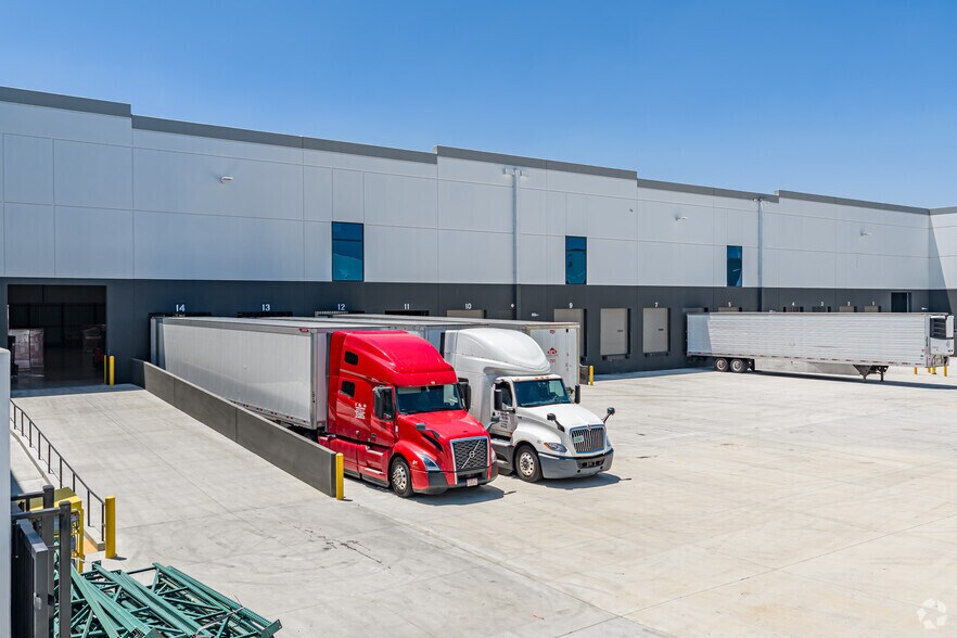 More Photos Of 11179 Banana Ave, Fontana Distribution For Lease