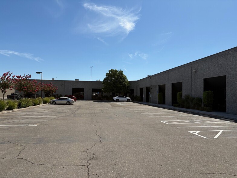 More Photos Of 2538 N West Ln, Stockton Flex For Lease